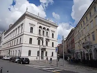 Blick von der Piazza Venezia auf den Palazzo Revoltella