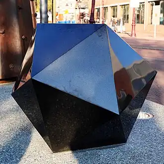 Ikosaeder als Teil des Spinoza-Monuments in Amsterdam