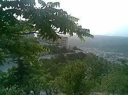 Blick von den umgebenden Hügeln ins Tal von Idlib