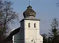 Der Turm der Kirche mit Zwiebelhaube