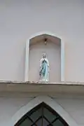 Statue Marias an der Fassade