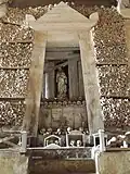 Aedicula mit Herz-Jesu-Statue