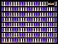 Weiß und violett beleuchtete Fenster des Rohm-Gebäudes für Halbleiter in Kyoto / Japan.