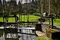 Die Ilztalbahn passiert die Leopiermühle am Osterbach.
