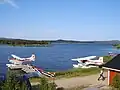 Wasserflugzeuge am Ufer