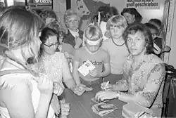 Erik Silvester (rechts) bei einer Autogrammstunde (1976)