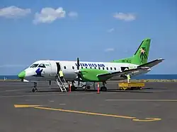 Eine Saab 340 (UR-ALC) der Inter Îles Air am Prince Said Ibrahim International Airport