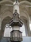 Kanzel mit Schall­deckel in der St.-Jakobi-Kirche in Stralsund