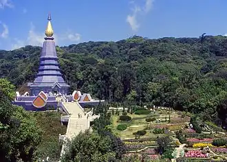 Phra Mahathat Napapon Phumsiri Chedi erinnert an den 60. Geburtstag von Königin Sirikit