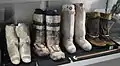 Diverse Eskimostiefel im Museum von Vancouver, Kanada