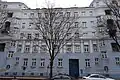 Die Längsfront zur Inzersdorfer Straße