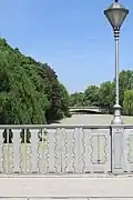 Geländer der Boschbrücke mit Blick nach Norden