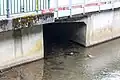 Die Mündung des Iserbachs unterhalb der Bundesstraße 413 in den Saynbach