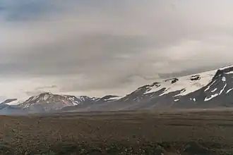 Prestahnúkur (li.) gesehen von der Kaldidalur-Piste