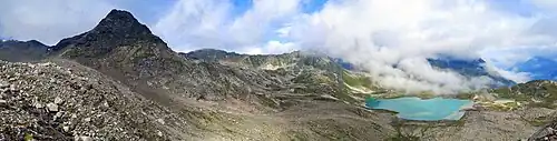 Gorihorn (rechts hinter den Wolken) von der anderen Seite der Jöriseen