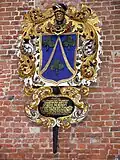 Hollander-Familienwappen in der Petrikirche (Riga), Epitaph für den aus Rostock stammenden Johann Holländer (1669–1732), Rats- und Oberbauherr zu Riga