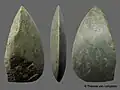Fragment einer Beilklinge aus Jadeit (Fundort: zwischen Duisburg-Serm und Duisburg-Mündelheim)