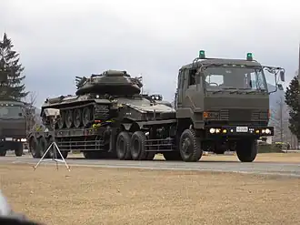 Typ 73 Extra Large Semi-Trailer Truck mit Typ 74 (Kampfpanzer)