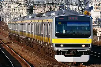 E231-0 auf der Chūō-Sōbu-Linie in Tokio
