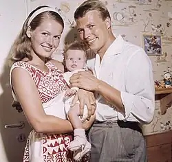 Gudula Blau, Karlheinz Böhm und Tochter Kristina Böhm, circa 1959