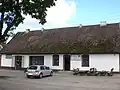 Gebäude mit einem Ladenlokal (2011)