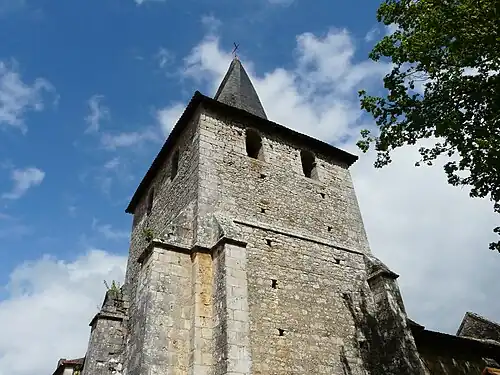 Der Turm der Kirche Saint-Étienne