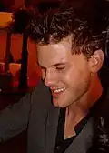 Jeremy Irvine spielt John Randolph Bentley