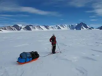 Jøkulkyrkja (rechts) von Osten