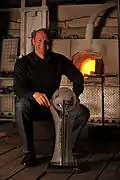 Josef Kagerbauer mit einem Glaspokal