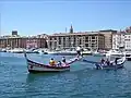 Kleine Schiffe aus der Provence im Hafen