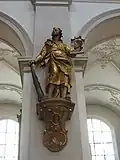 Judas mit dem Abbild Christi Skulptur von Joseph Prötzner in der Peterskirche, München
