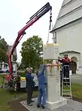 Errichtung der Stauferstele durch Markus Wolf