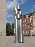 Moderne Stele aus rostfreiem Stahl (Mobile Plastik ohne Titel von Günter Tollmann, 1973)