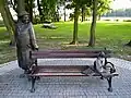 Skulpturbank in Kórnik mit Zitaten aus dem Gedicht