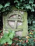 Trümmerteil des Vorkriegsreliefs?