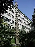 Brunnenstele vor der Bezirksregierung in Köln