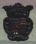 Das Wappen über der Tür