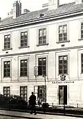K.k. Staats-Gymnasium, Detail Schuleingang an der Westfassade im Jahr 1900