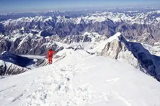 Blick vom K2 auf den Skyang Kangri (rechts im Bild)
