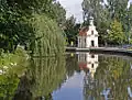 Aufgestaute Kammel in Krumbach (Untere Mühle) und Mühlkapelle