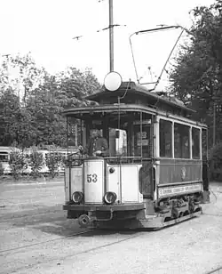 Straßenbahntriebwagen 53 der Kasseler Straßenbahn rangiert um 1934 auf dem Betriebshof Wilhelmshöhe