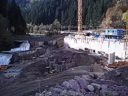 Die Baustelle der neuen Wehranlage vom Kraftwerk Bruckhäusl am Ausgang der Itterer Klamm (Ende Oktober 2010).