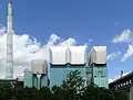 Das Kraftwerk vom Neckar gesehen