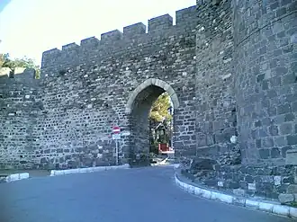 Eingang zur Burg von Kadifekale