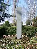 Sammelgrab mit Stele auf „3. Friedhof“ in Kaditz für 59 zivile Bombenopfer (2009)