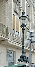 Gusseiserne Laterne auf der Brücke in Baden bei Wien