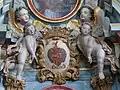 Wappen derer von Mey (May) am nördlichen Seitenaltar in St. Clemens, Kallenhardt
