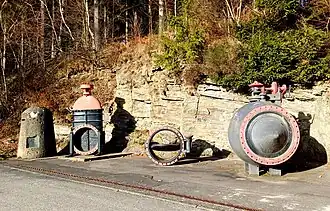 Exponate und Ein-Mann-Bunker