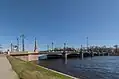 Kamenoostrowski-Brücke (1953–1954 mit Wladimir Demtschenko und Pjotr Areschew), St. Petersburg[3]