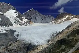 Kanderfirn vom Lötschengletscher. Rechts das Mutthorn, mittig der Tschingelpass, dahinter der Tschingelspitz.